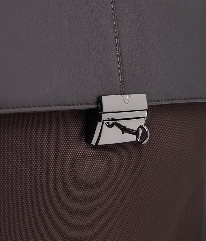 Phần khoá đặc biệt với chìa khoá nhỏ gọn