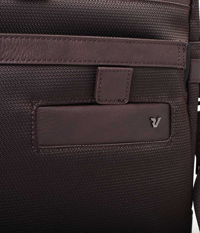 Ngăn phụ tiện ích, mang đến trải nghiệm thú vị cho người dùng