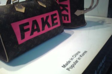 Đôi điều cần biết về túi xách nam LV fake