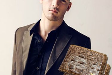 Giúp bạn mua ví da cá sấu như mong muốn