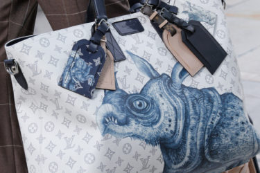 Cách chọn túi xách nam hợp với trang phục