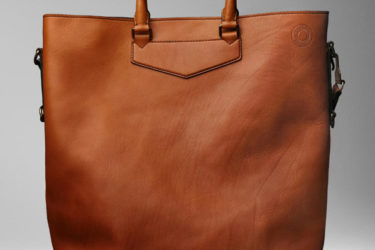 Tự tin thể hiện cá tính với túi xách da cho nam