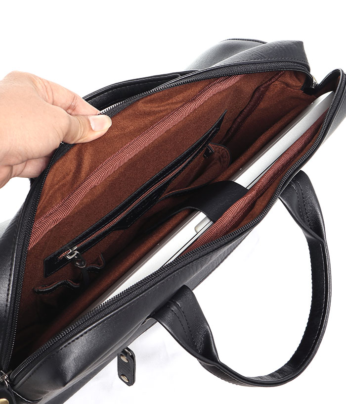 Ngăn đựng laptop có lớp đệm bảo vệ chiếc laptop của bạn Ngăn đựng laptop có lớp đệm bảo vệ chiếc laptop của bạn