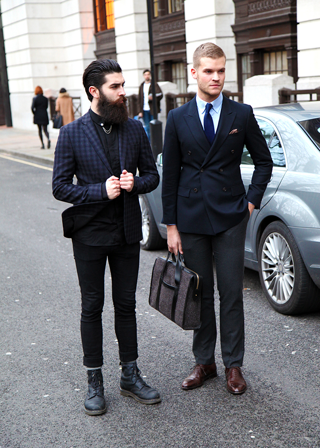 Suit và briefcase gần như là hai món đồ không thể tác rời nếu ai đó lựa chọn túi xách nam hợp dáng người theo phong cách Gentleman