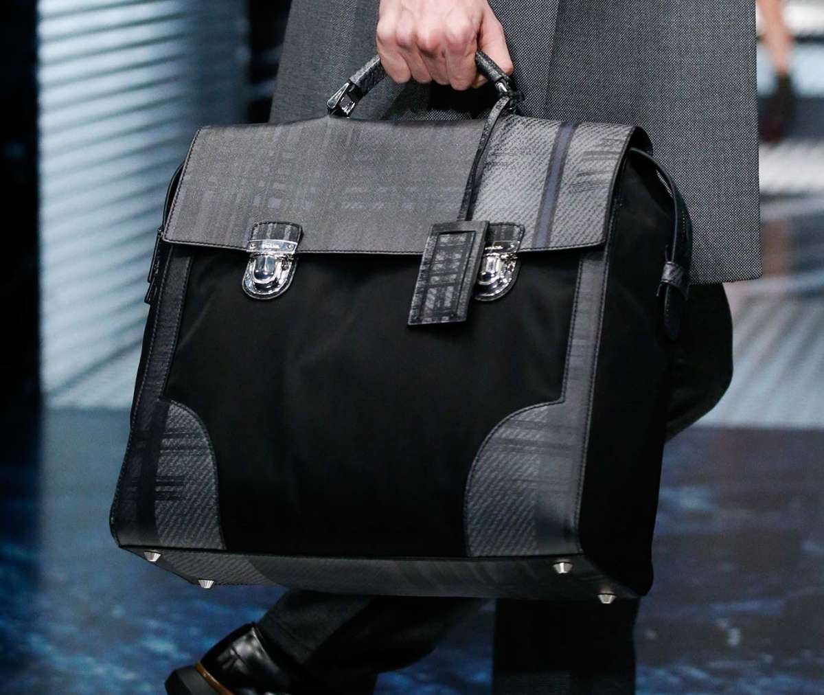 Một trong những item bán chạy nhất của Prada