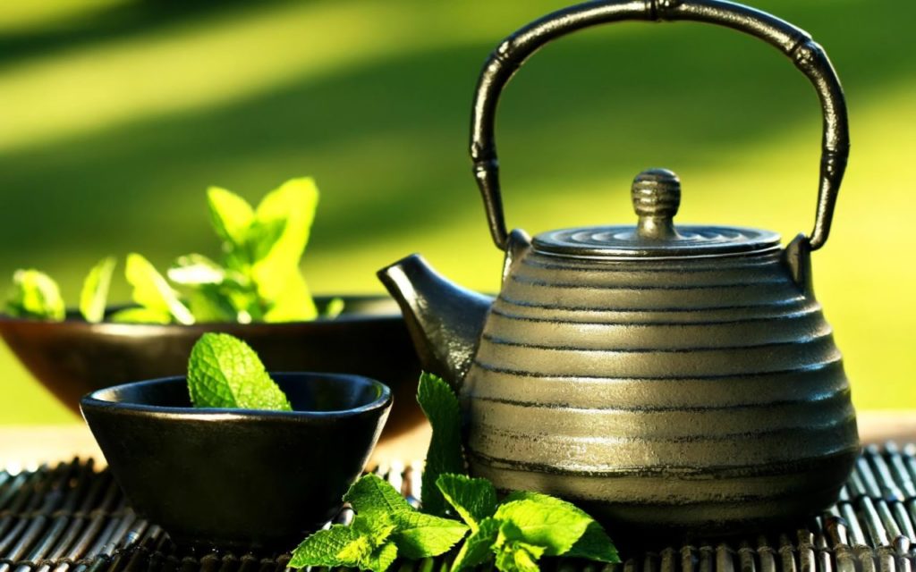 Mẹo làm sạch túi xách nam bị mốc với tinh dầu trà xanh Mẹo làm sạch túi xách nam bị mốc với tinh dầu trà xanh