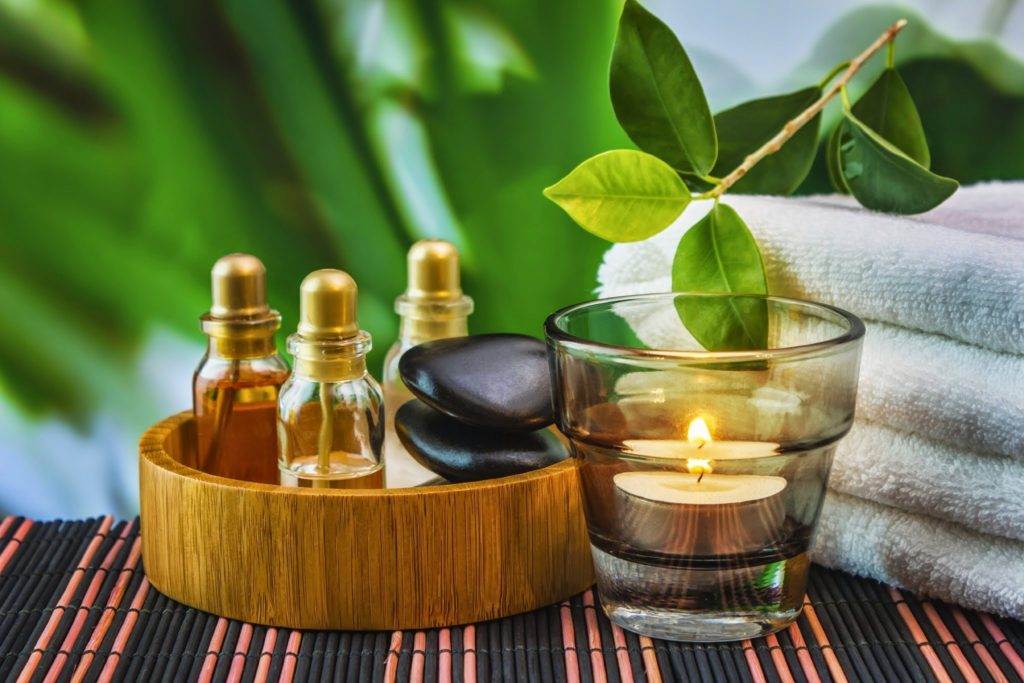 Mẹo làm sạch túi xách nam bị mốc với tinh dầu trà xanh Mẹo làm sạch túi xách nam bị mốc với tinh dầu trà xanh