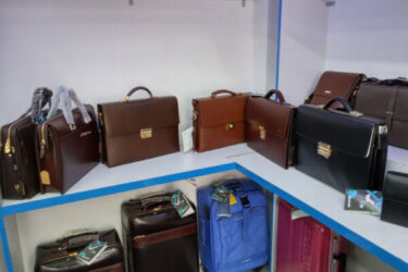 Cửa hàng bán túi xách nam tại Hà Nội chính hãng