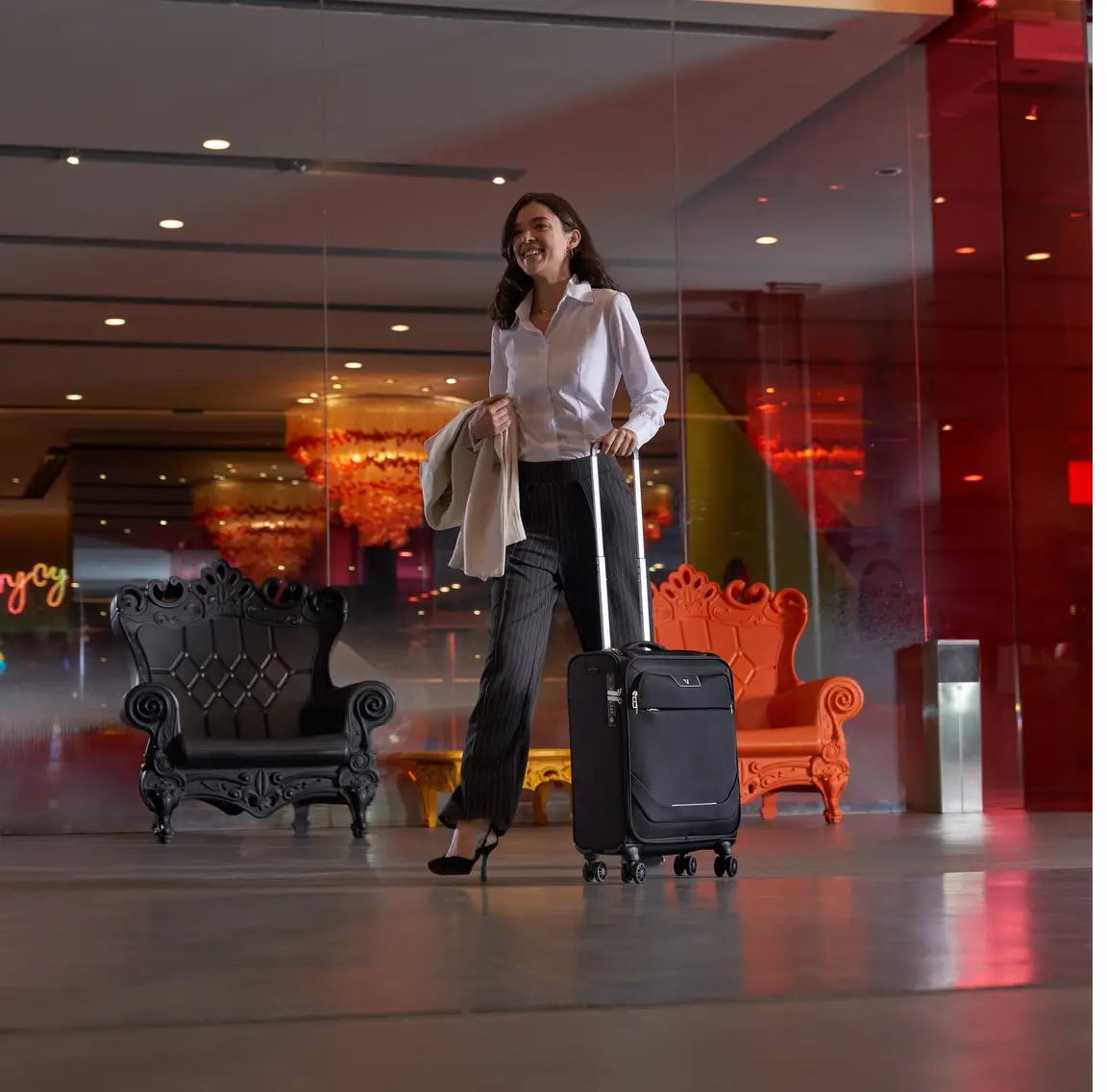 Khả năng nhẹ và linh hoạt là điểm nổi bật của vali vải dù