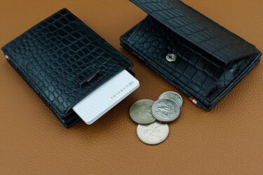 Ví kẹp tiền là gì? Giải đáp mọi thắc mắc về loại ví nhỏ gọn này