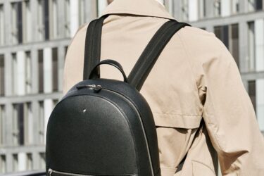 5 cách làm sạch balo da bị mốc