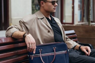 5 phụ kiện đeo túi xách nam độc đáo