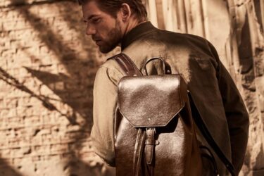 Cách giặt balo da tại nhà đơn giản chỉ với 5 bước