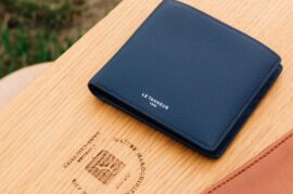 Có nên mua bóp đứng da cá sấu không?