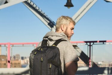 Giải đáp thắc mắc: Balo có tính là hành lý xách tay hay không?